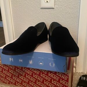 ISW Menswear size 8, dark navy suade loafers